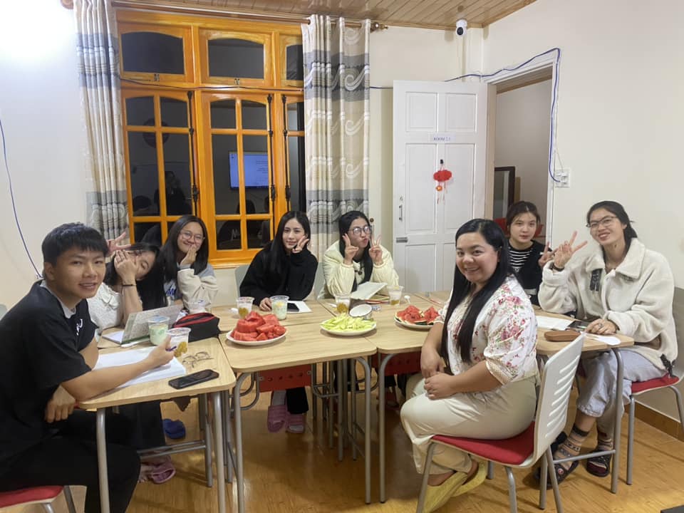 Talking and sharing about food