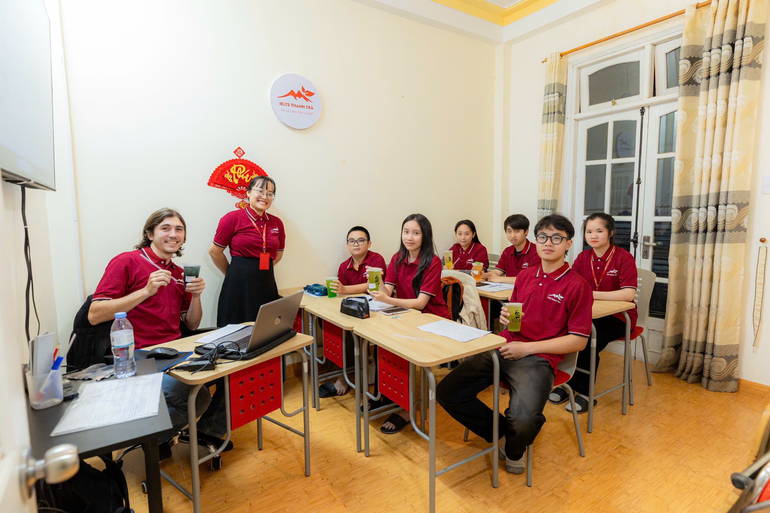 Lớp học IELTS Thanh Trà tại Đà Lạt với sĩ số ít, tập trung tương tác 1-1 và sửa lỗi chi tiết.