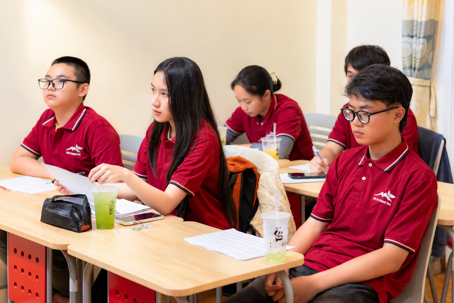 Lộ trình học tiếng Anh giao tiếp cho người mới: 4 bước thực hành từ nền tảng