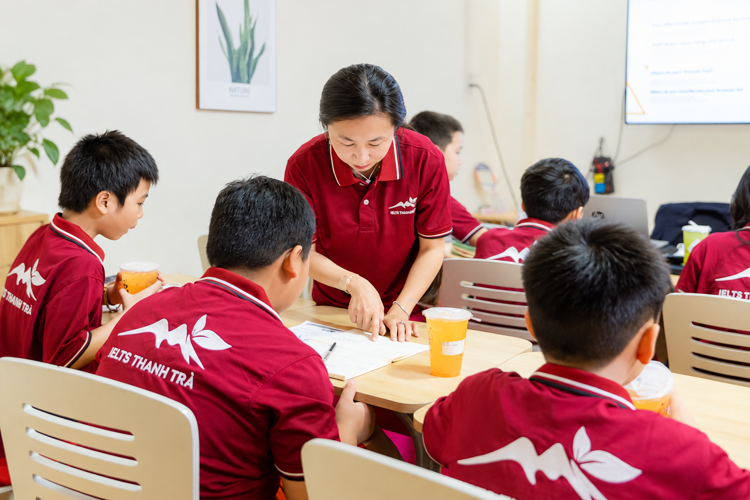 2026: 1 tháng học IELTS bao nhiêu tiền? Hướng dẫn lập ngân sách và lộ trình cho người mới