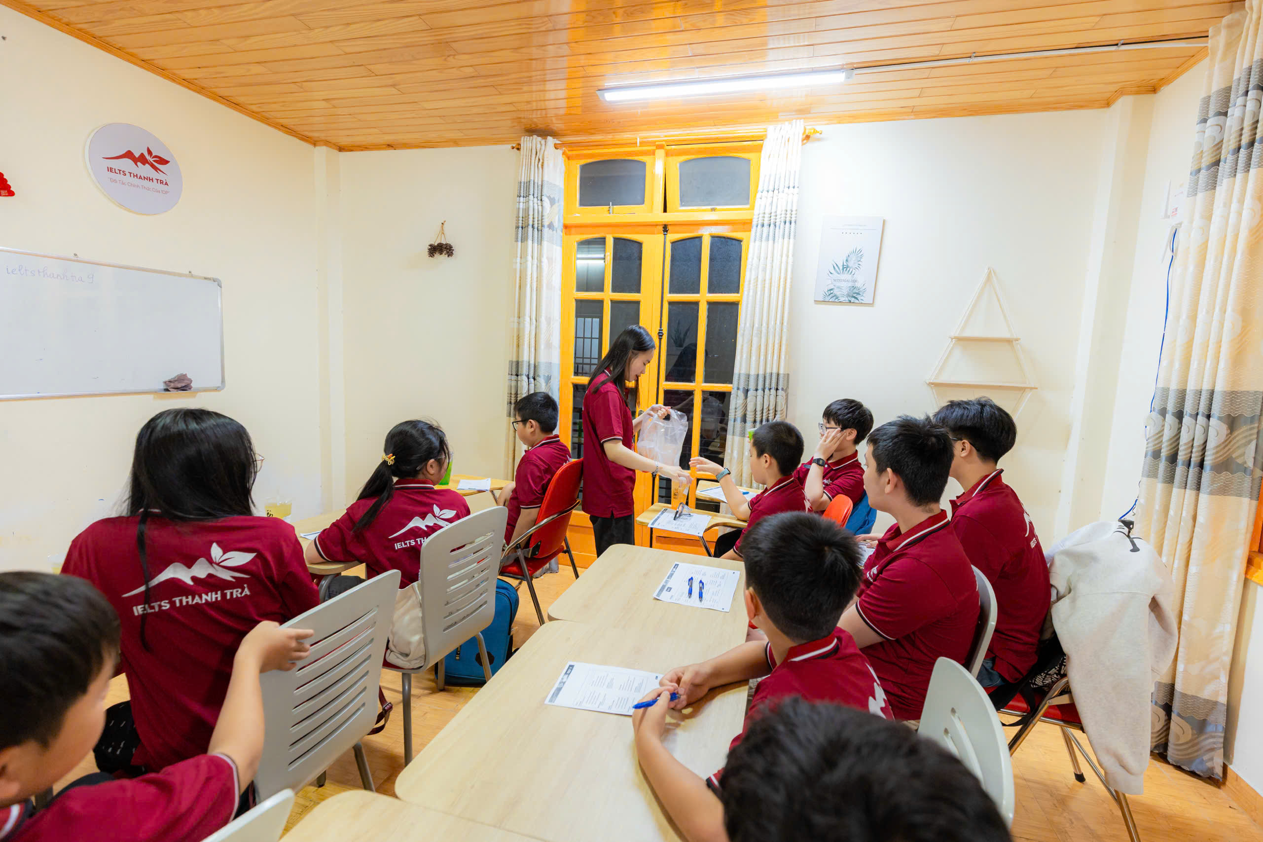 Luyện nói Aptis tại Đà Lạt: 4 bước tự nhận xét bản ghi âm